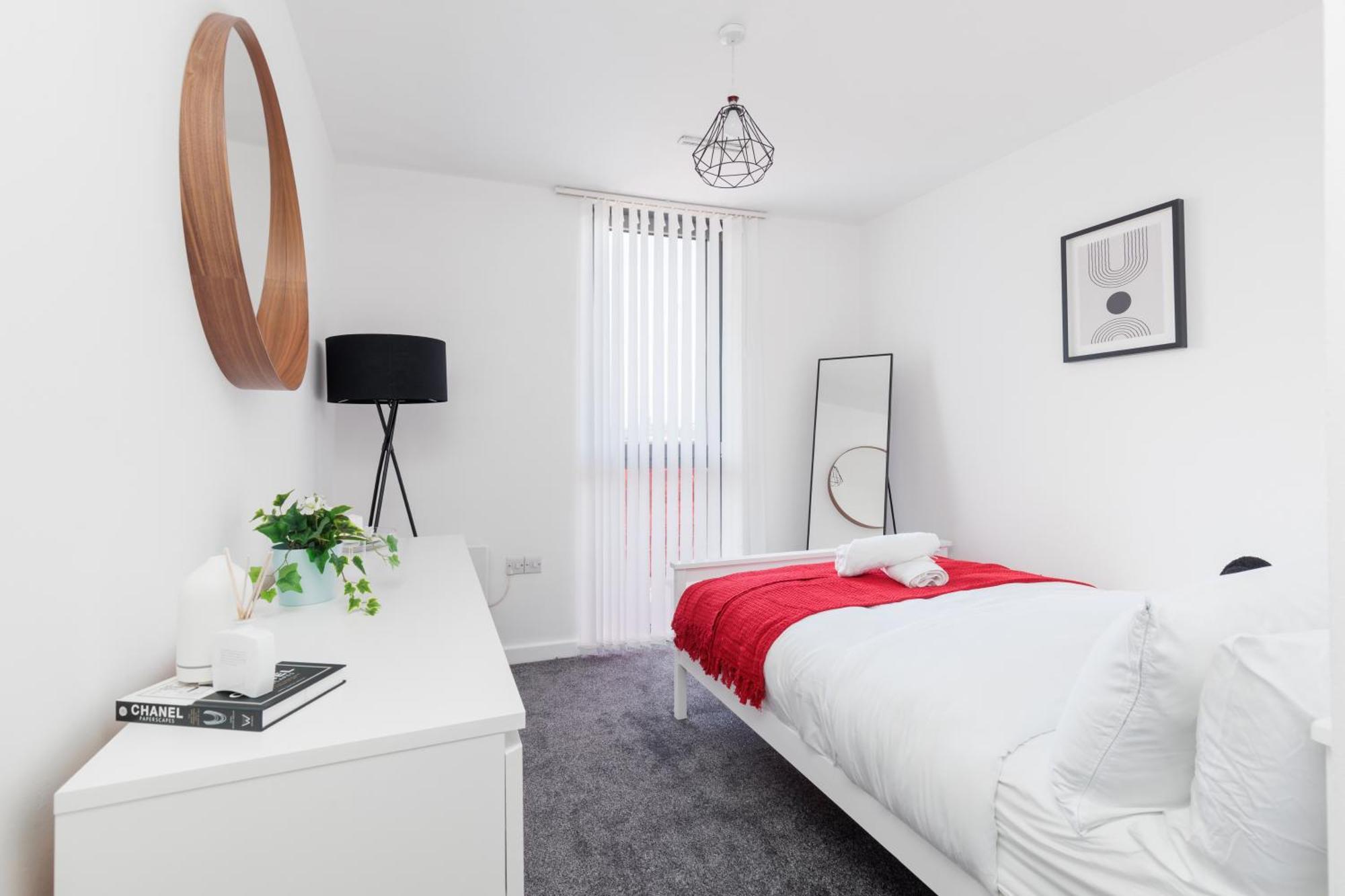 Stunning 2-bed, 2-bath With Balcony Views Stratford Westfield Appartement Londen